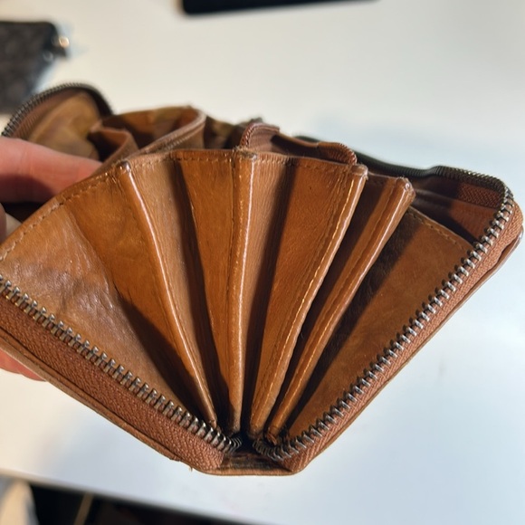 BROWN CUTOUT DESIGN SOFT SQUISHY LEATHER WALLET - Picture 6 of 11